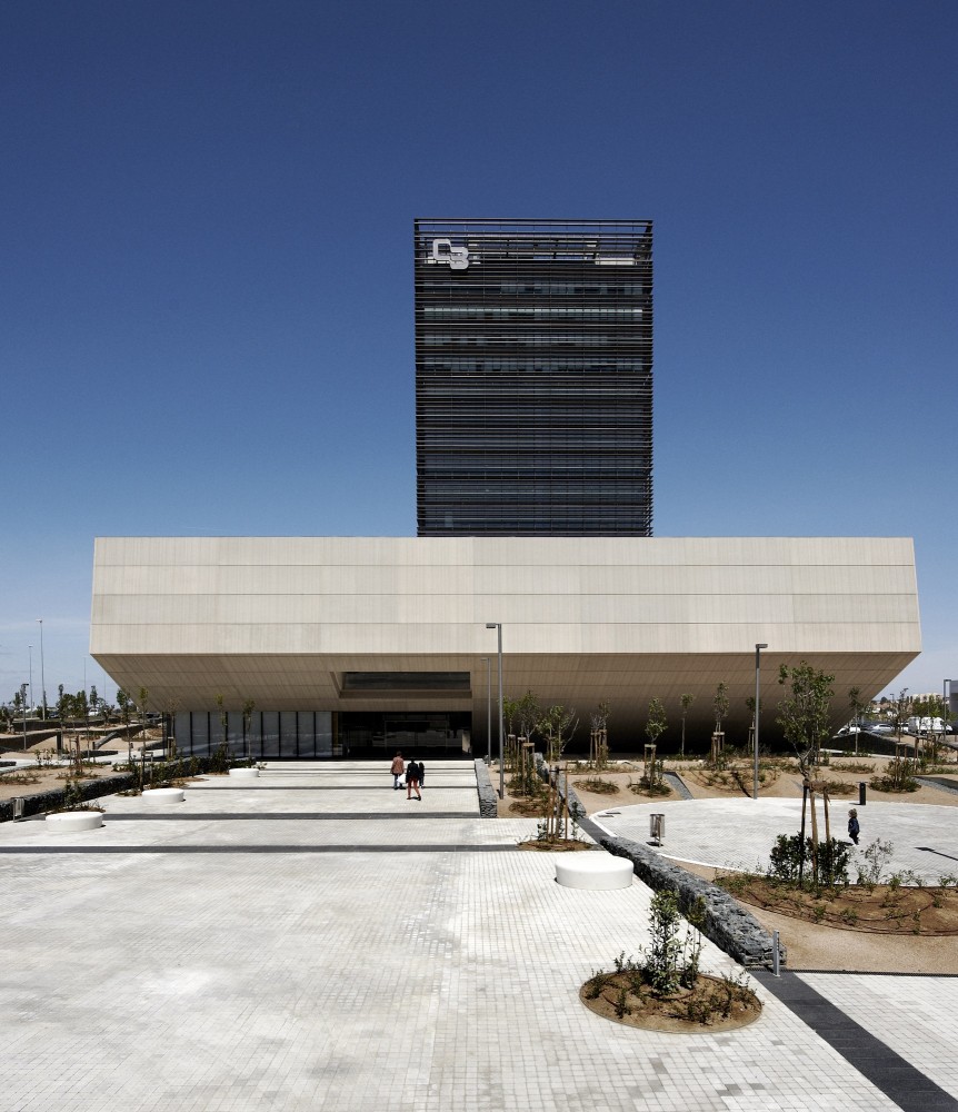 Headquarters Caja de Badajoz / Studio Lamela Architects