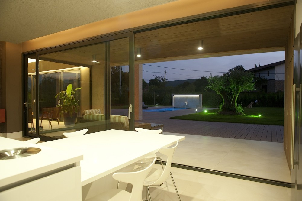 Under The Roof / Foraster Arquitectos