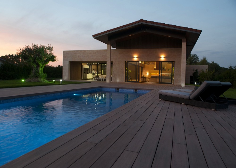 Under The Roof / Foraster Arquitectos