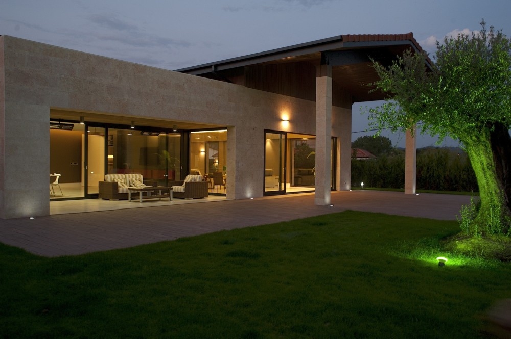 Under The Roof / Foraster Arquitectos