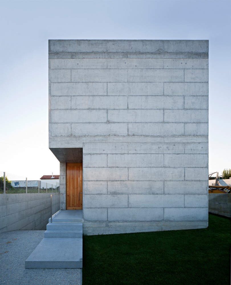 House In Moreira / Phyd Arquitectura