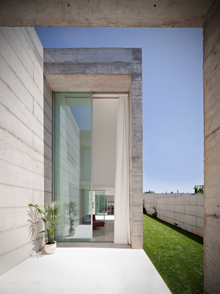 House In Moreira / Phyd Arquitectura