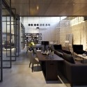 The Shell and its Contents – Italia B&B Showroom / Pitsou Kedem Architects The Shell and its Contents – Italia B&B Showroom / Pitsou Kedem Architects © Amit Geron