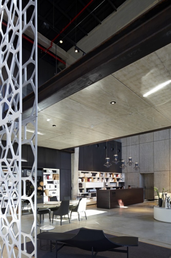 The Shell and its Contents – Italia B&B Showroom / Pitsou Kedem Architects