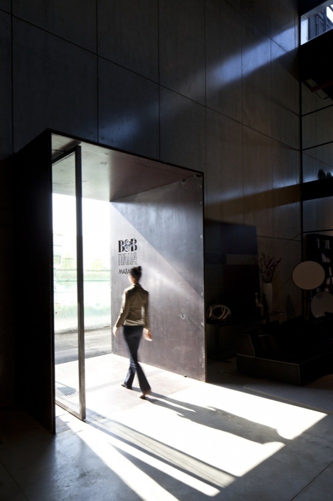 The Shell and its Contents – Italia B&B Showroom / Pitsou Kedem Architects