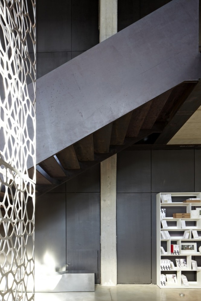 The Shell and its Contents – Italia B&B Showroom / Pitsou Kedem Architects