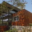 Broom Way Residence / Nonzero\Architecture Broom Way Residence / Nonzero\Architecture © Juergen Nogai