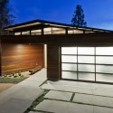 Broom Way Residence / Nonzero\Architecture Broom Way Residence / Nonzero\Architecture © Juergen Nogai