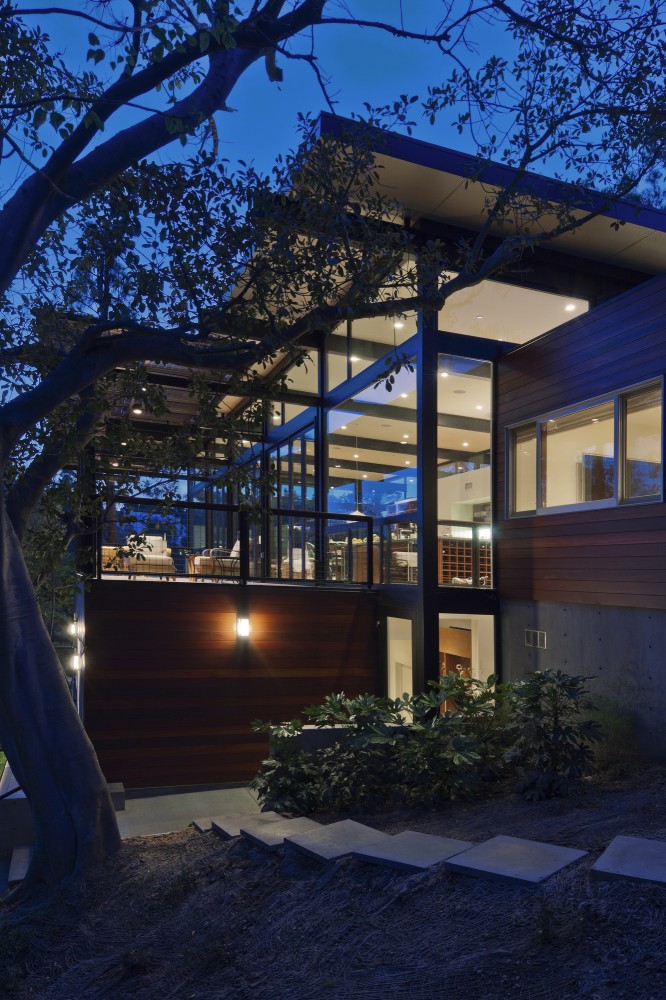 Broom Way Residence / Nonzero Architecture