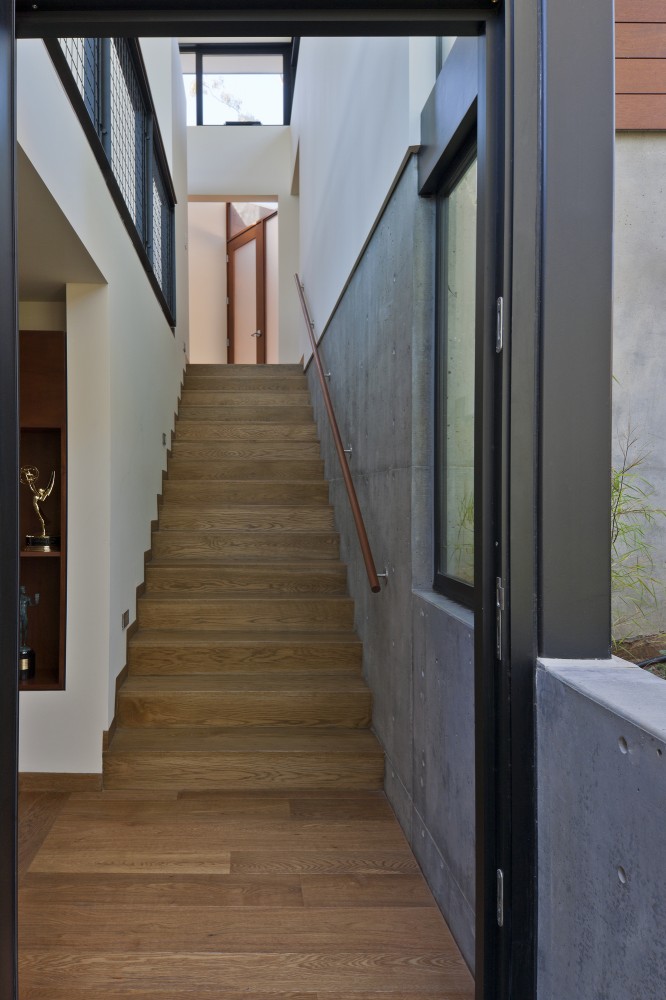 Broom Way Residence / Nonzero Architecture