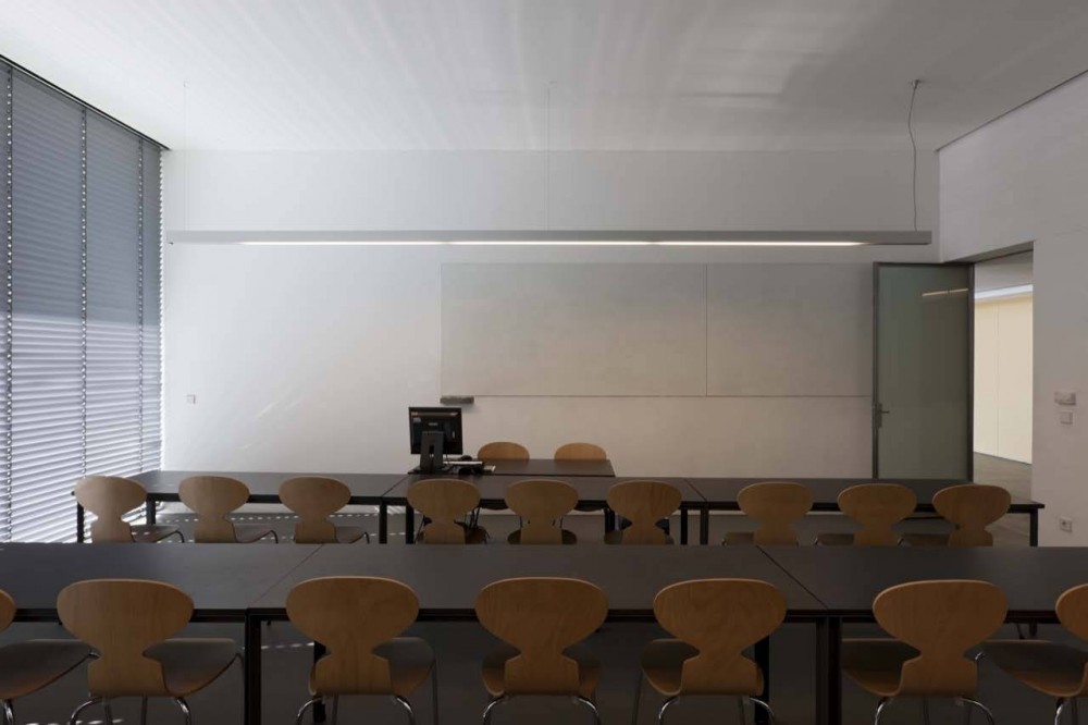 Hotel & Catering School / Eduardo Souto de Moura + Graca Correia