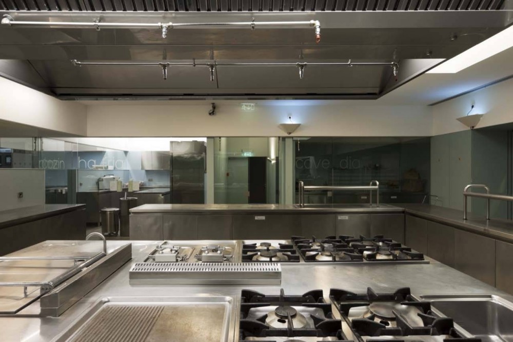 Hotel & Catering School / Eduardo Souto de Moura + Graca Correia