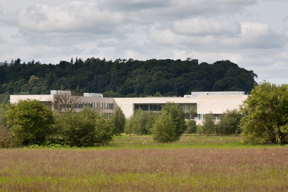 Stirling Campus in Forth Valley College / Reiach and Hall Architects