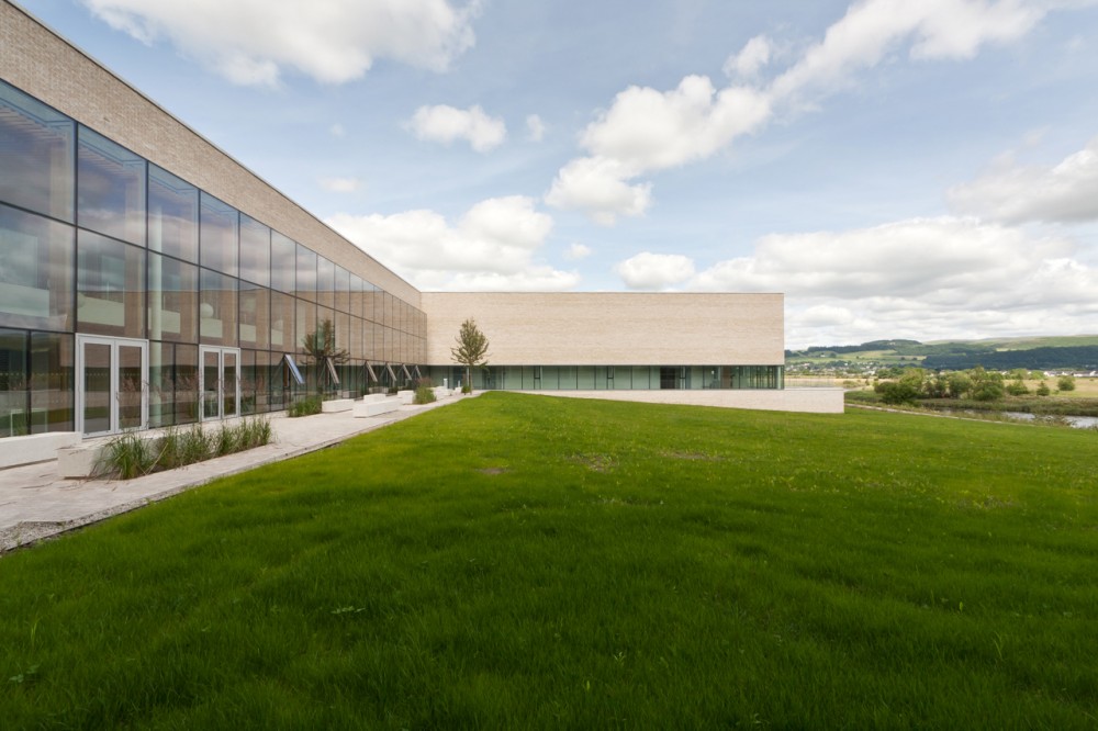 Stirling Campus in Forth Valley College / Reiach and Hall Architects