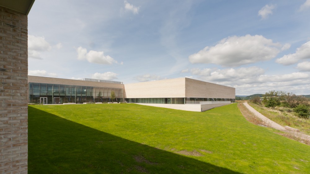 Stirling Campus in Forth Valley College / Reiach and Hall Architects