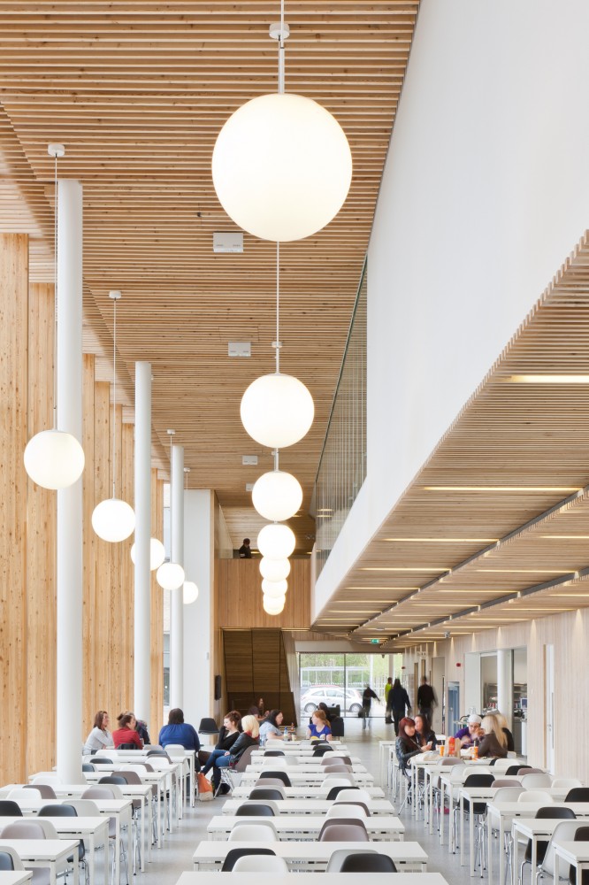 Stirling Campus in Forth Valley College / Reiach and Hall Architects