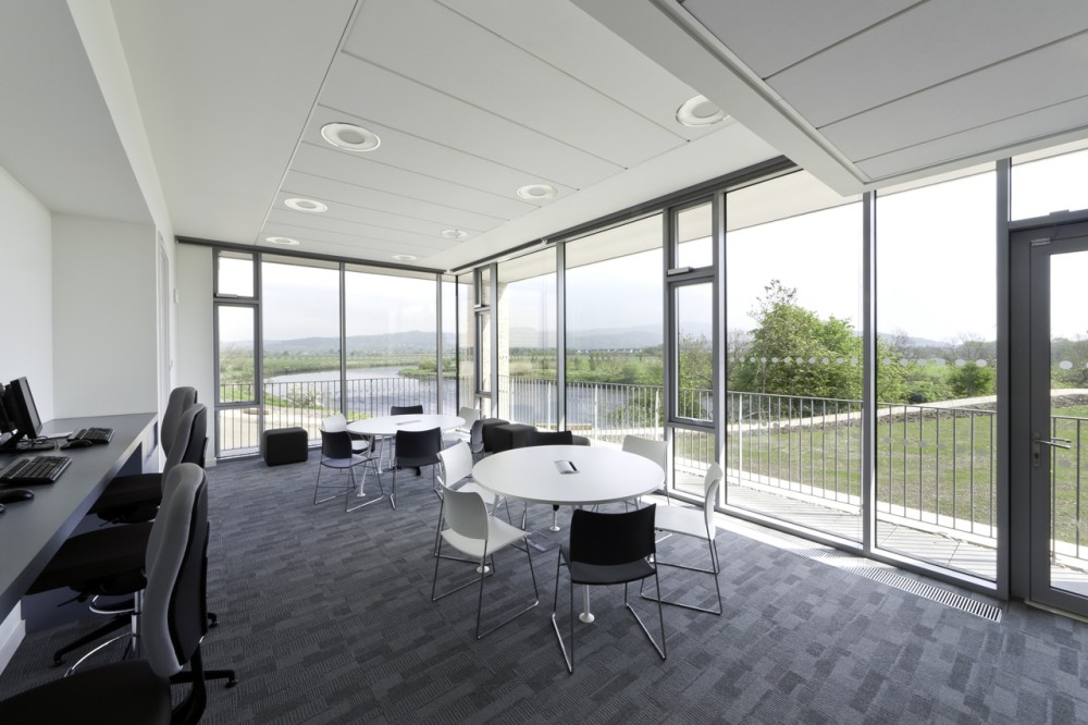 Stirling Campus in Forth Valley College / Reiach and Hall Architects