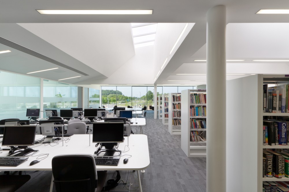 Stirling Campus in Forth Valley College / Reiach and Hall Architects