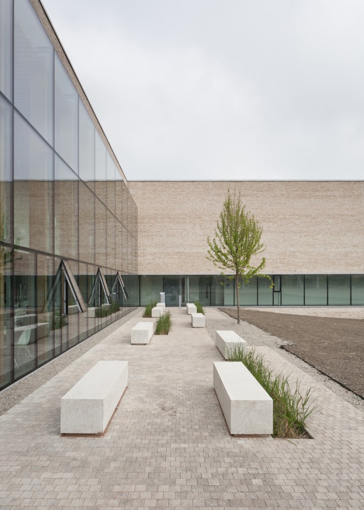 Stirling Campus in Forth Valley College / Reiach and Hall Architects