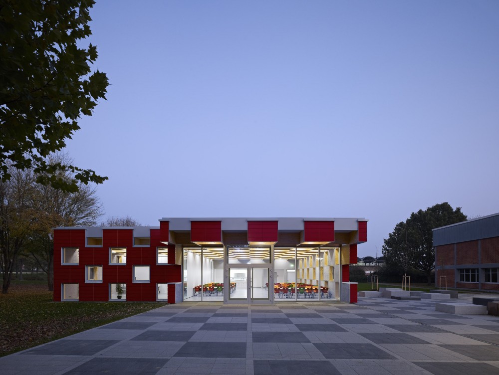 Salmtal Secondary School Canteen / SpreierTrenner Architekten