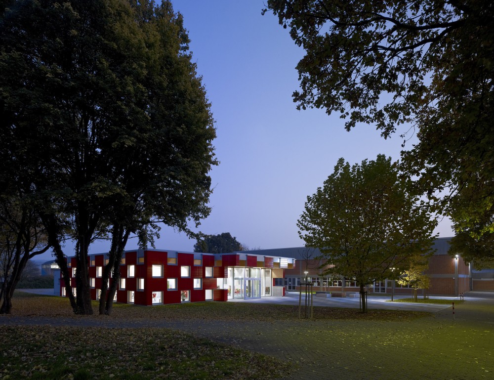 Salmtal Secondary School Canteen / SpreierTrenner Architekten