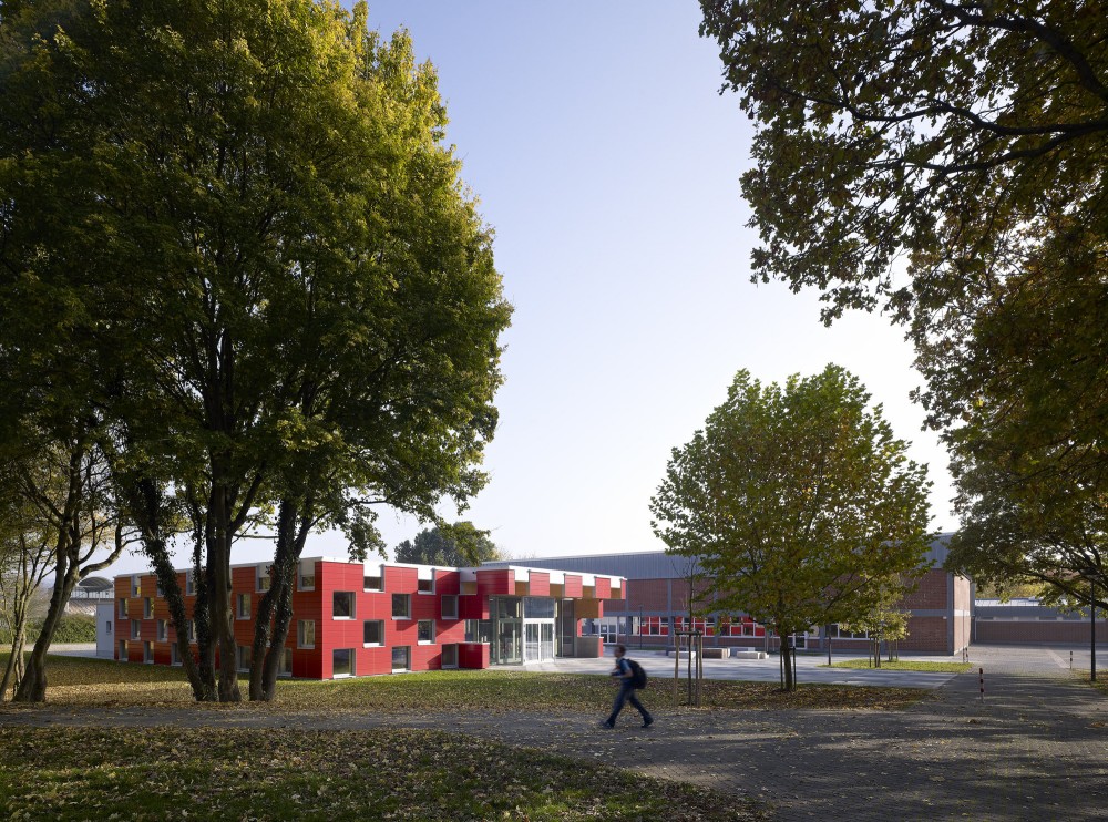 Salmtal Secondary School Canteen / SpreierTrenner Architekten
