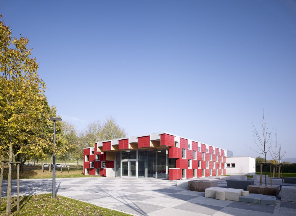 Salmtal Secondary School Canteen / SpreierTrenner Architekten
