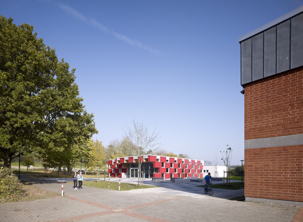 Salmtal Secondary School Canteen / SpreierTrenner Architekten
