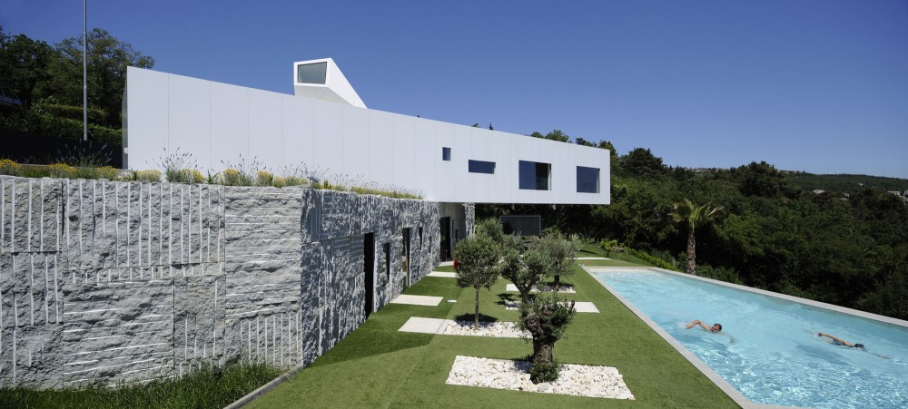 Nest & Cave House / Idis Turato