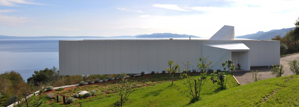 Nest & Cave House / Idis Turato