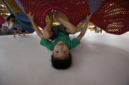 Wonder Space II, by Toshiko Horiuchi MacAdam and Interplay, at Hakone Open Air Museum. Photo © Masaki Koizum.