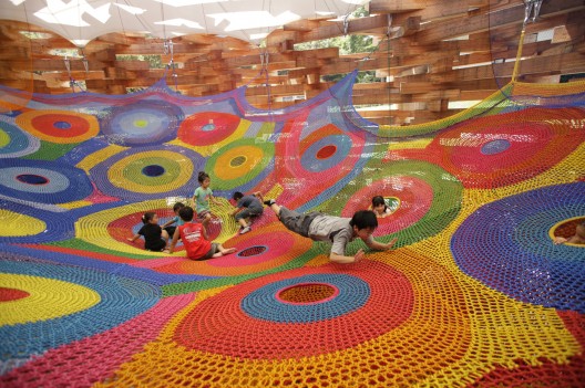 Wonder Space II, by Toshiko Horiuchi MacAdam and Interplay, at Hakone Open Air Museum. Photo © Masaki Koizum.