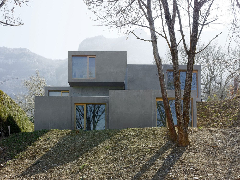 Villa préfabriqué in Collonges / Pierre-Alain Dupraz