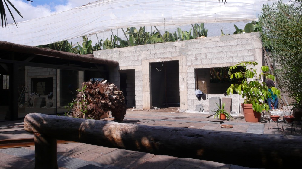 Multipurpose Hall Finca del Lomo / Equipo Olivares Arquitectos
