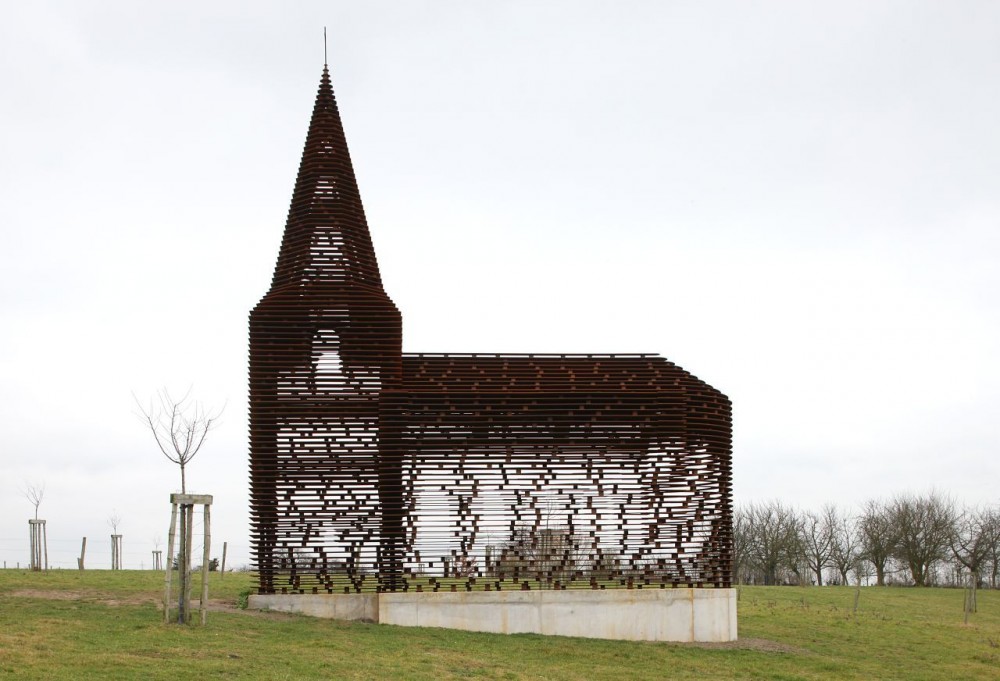 Reading Between the Lines / Gijs Van Vaerenbergh