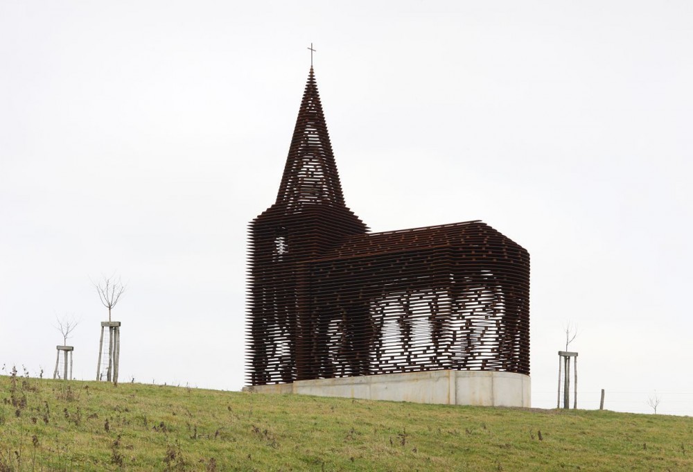Reading Between the Lines / Gijs Van Vaerenbergh