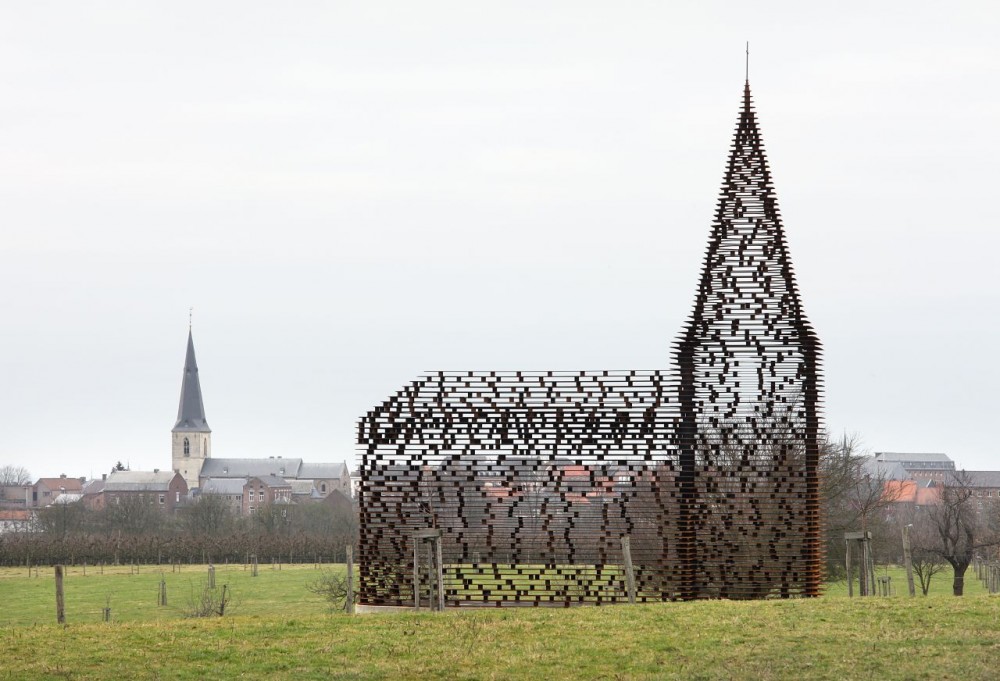 Reading Between the Lines / Gijs Van Vaerenbergh