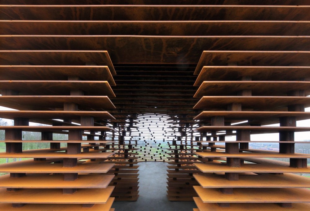 Reading Between the Lines / Gijs Van Vaerenbergh