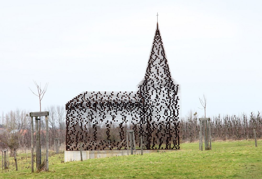 Reading Between the Lines / Gijs Van Vaerenbergh