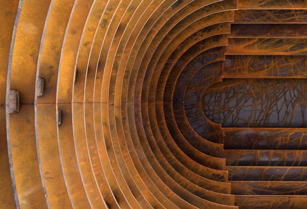Reading Between the Lines / Gijs Van Vaerenbergh