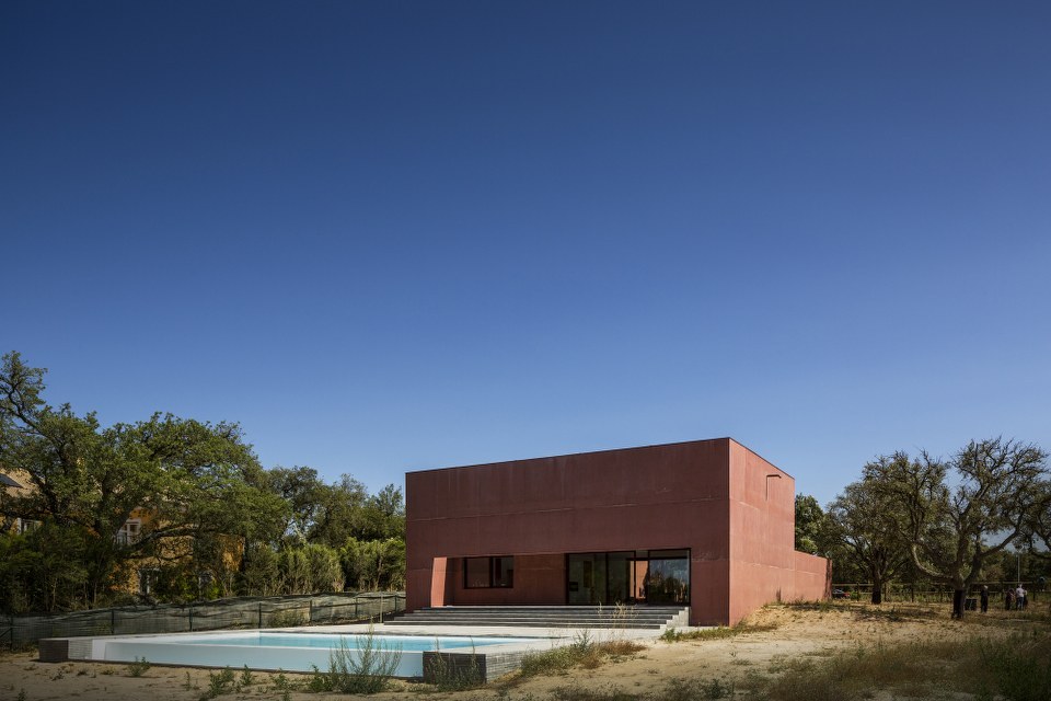 Three Courtyards House / Miguel Marcelino