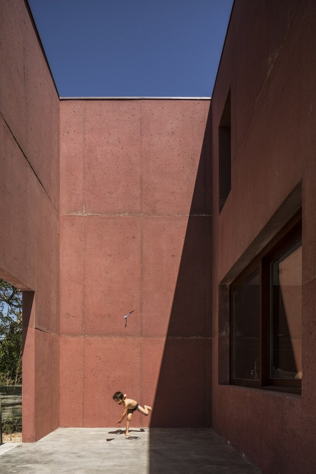 Three Courtyards House / Miguel Marcelino