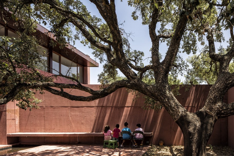 Three Courtyards House / Miguel Marcelino