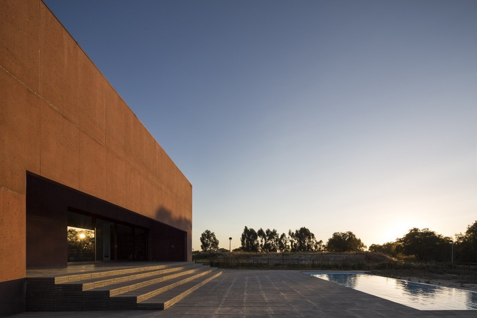 Three Courtyards House / Miguel Marcelino