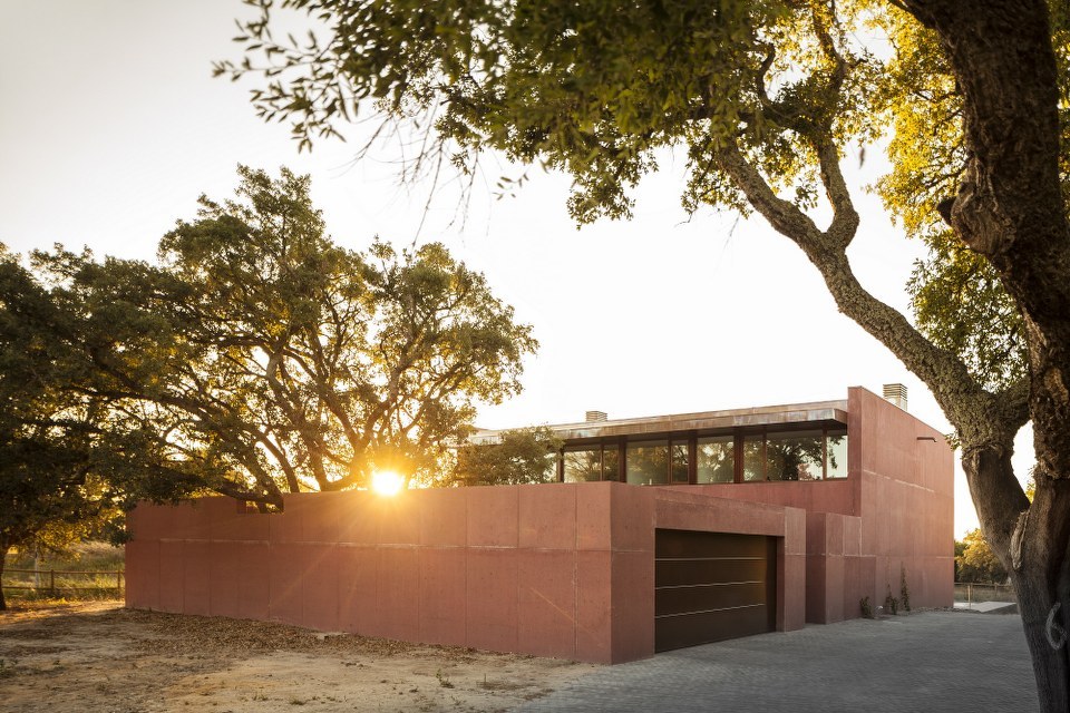 Three Courtyards House / Miguel Marcelino