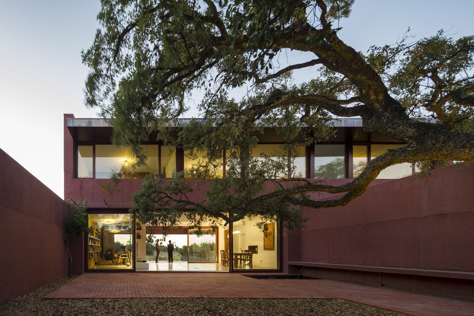 Three Courtyards House / Miguel Marcelino