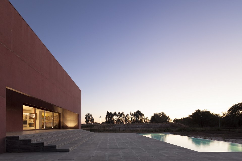 Three Courtyards House / Miguel Marcelino