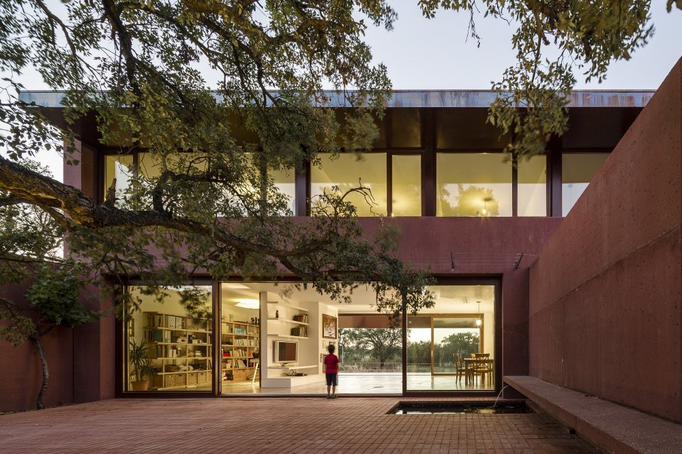 Three Courtyards House / Miguel Marcelino