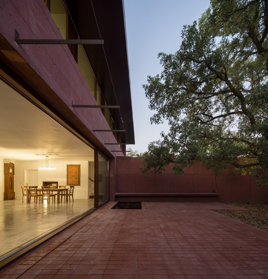 Three Courtyards House / Miguel Marcelino