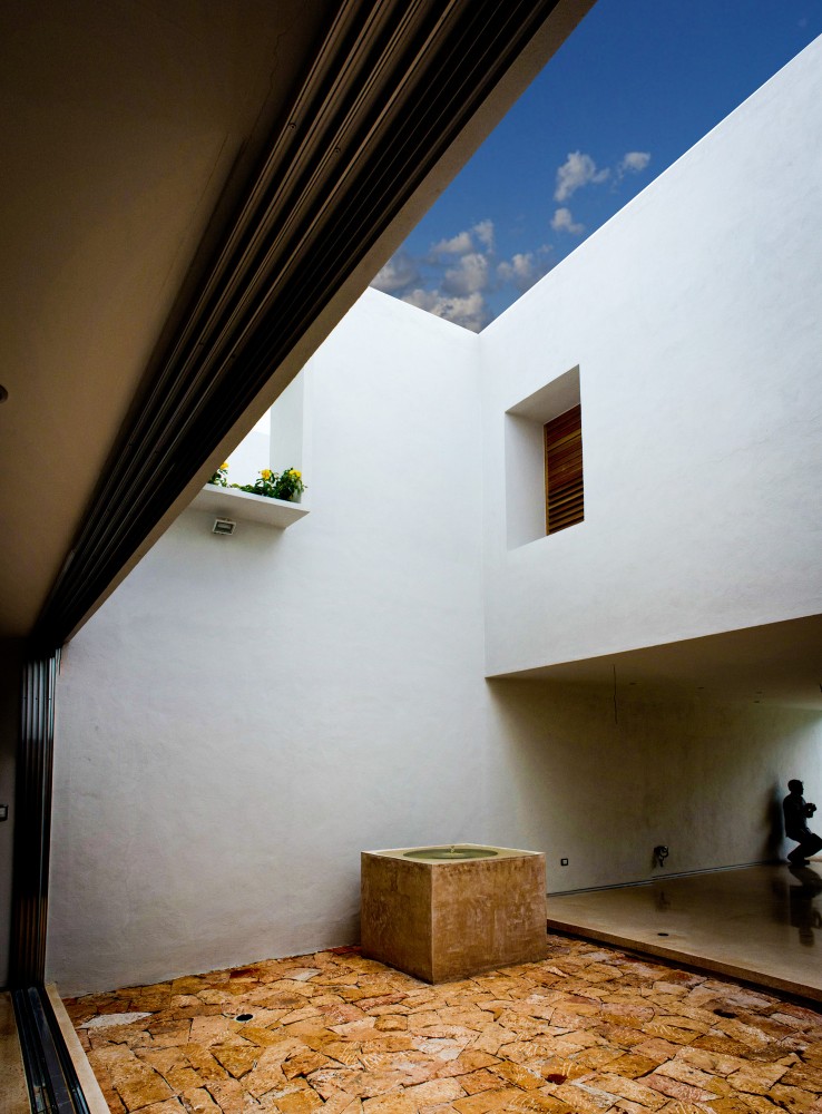 Montebello 332 / Jorge Bolio Arquitectura